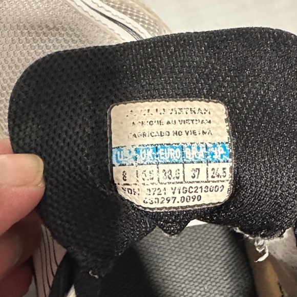 Mizuno White and Black Athletic Shoes - Picture 9 of 9